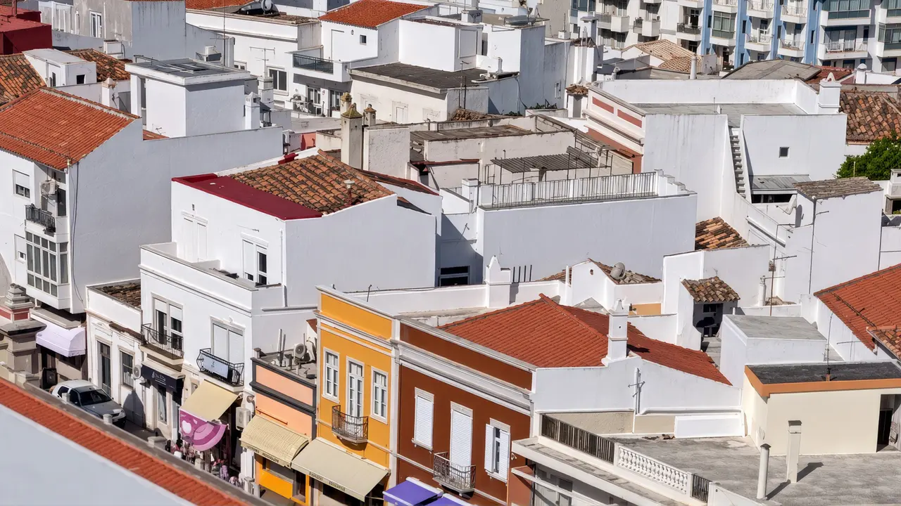 Telhados do centro de Loulé vistos do ar